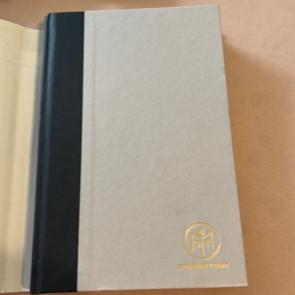 American Dirt by Jeanine Cummins - Picture 2 of 2